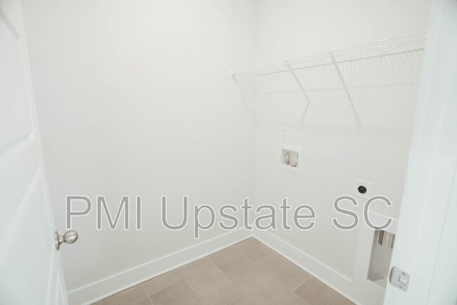 Building Photo - 35 Galley Ln