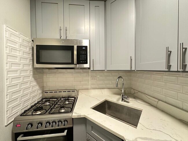 Building Photo - 508 W Belmont