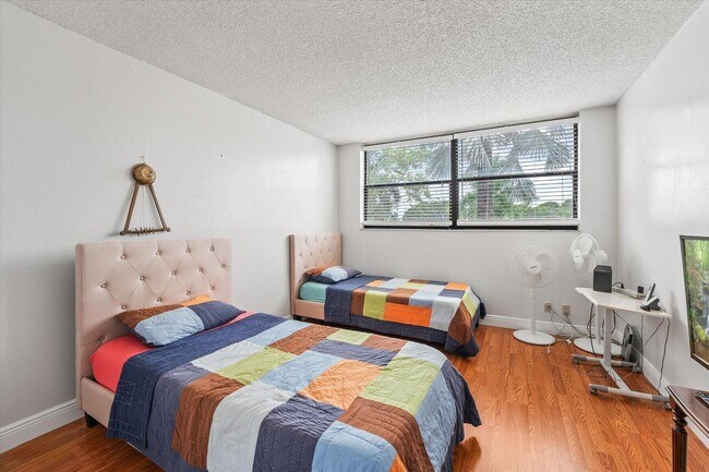 Building Photo - 16251 Golf Club Rd