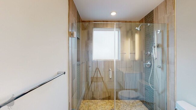 Building Photo - 1103 9th St NE