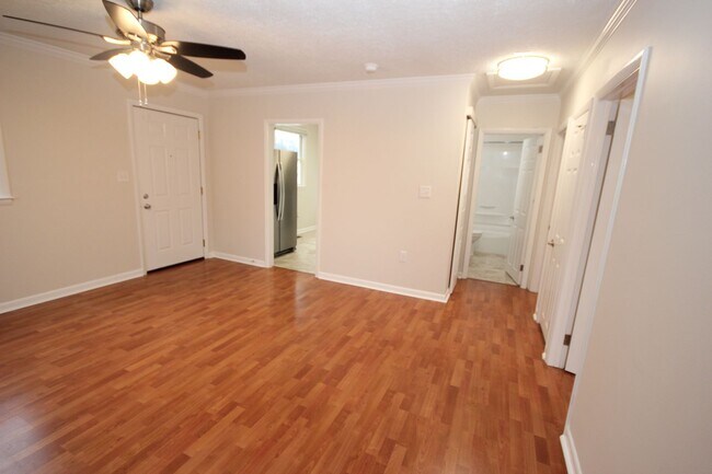 Building Photo - Renovated 2 Bedroom, 1 Bath Single-Family Home