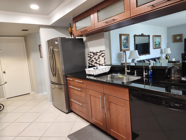 Building Photo - 450 Egret Cir