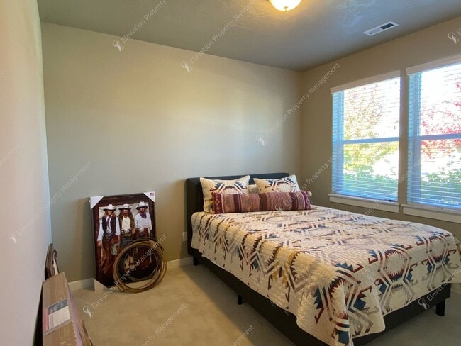 Building Photo - **UNFURNISHED**Beautiful Single-Level 3BR -2BA Home Near Redmond’s Upcoming Recreation Center