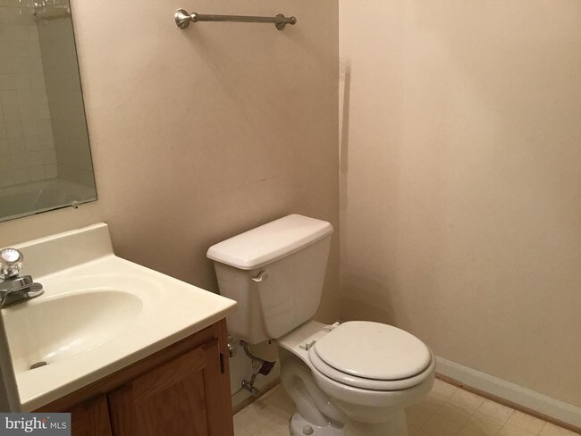 Building Photo - 8961 Town Center Cir