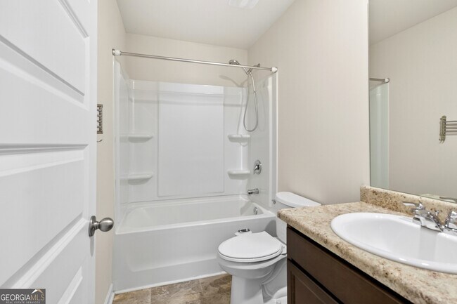 Building Photo - 122 Silver Birch Pass