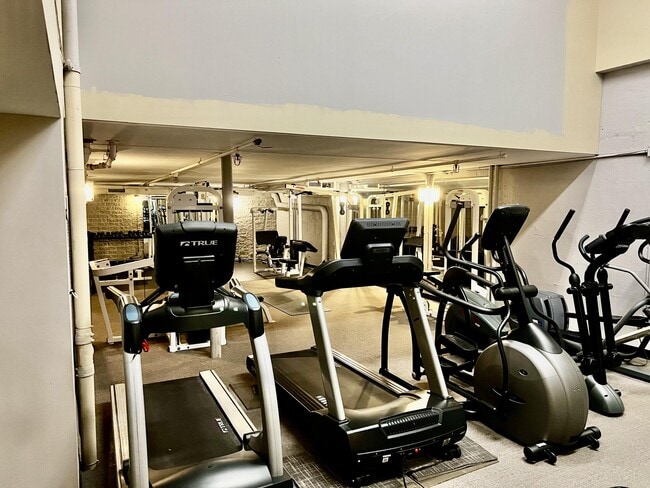 Building Photo - 270 E Highland Ave