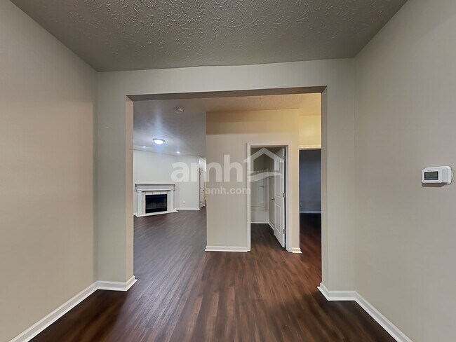 Building Photo - 15476 Old Pond Cir