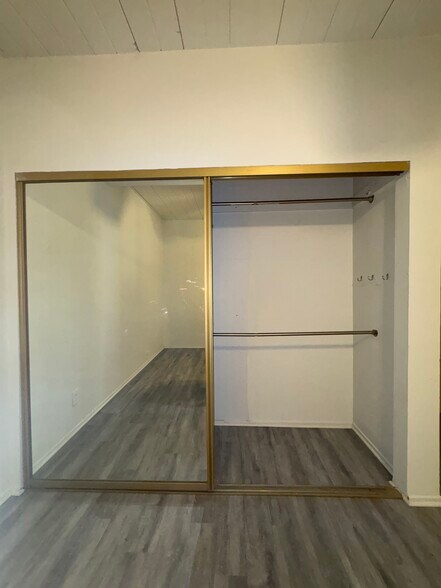 Building Photo - 12014 Kling St