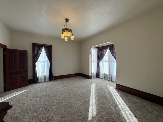 Building Photo - 801 Summer St