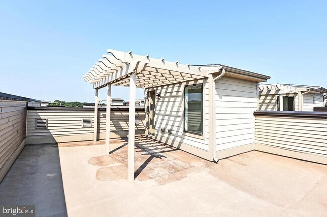 Building Photo - 44858 Tiverton Sq