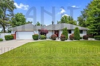 Building Photo - **COMING SOON** Spacious South Hill Rancher