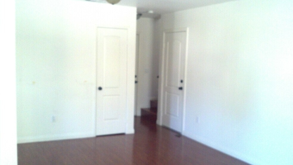 Building Photo - 2040 Glenwood Rd