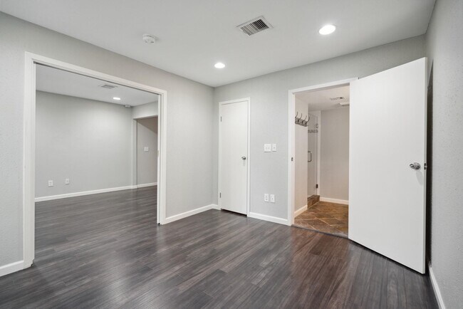 Building Photo - 768 Worthshire St