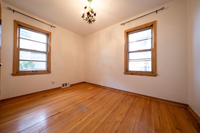 Building Photo - 3950 Hubbard Ave N