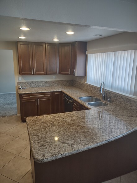 Kitchen - 322 Esquina Dr