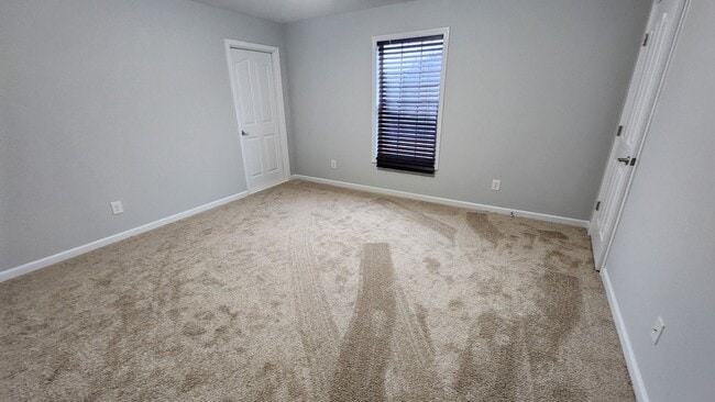 Building Photo - 4 Bedroom - Near Ft Moore