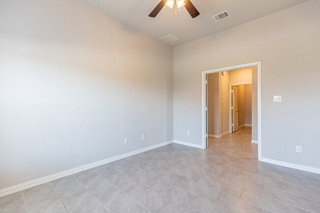 Building Photo - 2034 Carter Ln