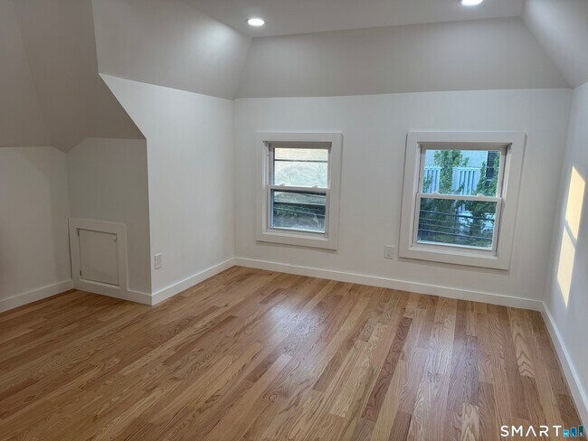 Building Photo - 263 Hawley Ave
