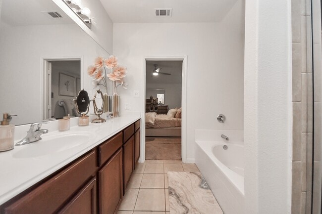 Building Photo - 9423 Grand Spark Dr