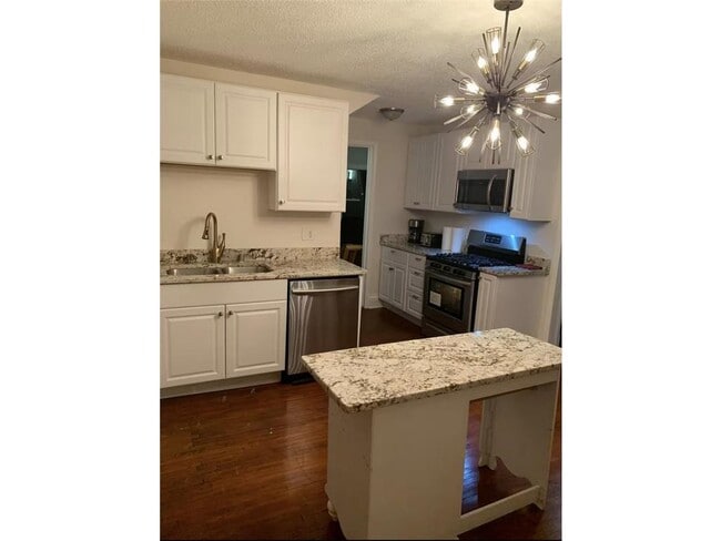 Building Photo - 2818 Dupont Ave N