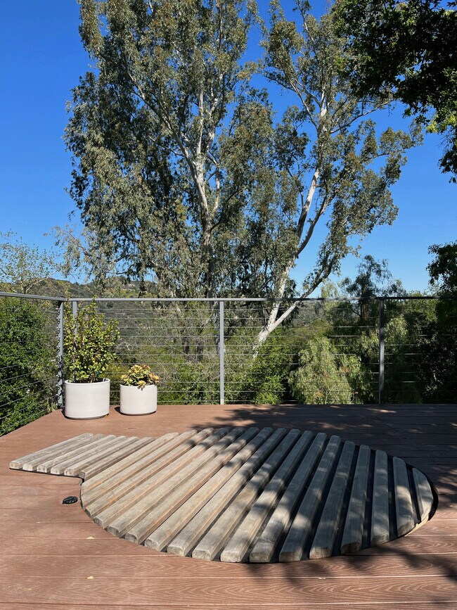 Building Photo - 21273 Entrada Rd