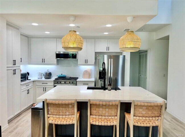 Building Photo - 2829 W Edinger Ave