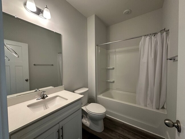 Building Photo - 521 Robinwood Pl