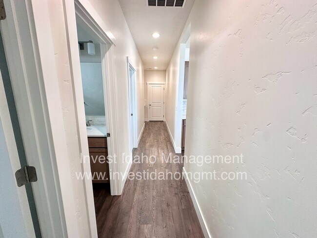 Building Photo - Beautiful Newer Home in Meridian Built in 2024