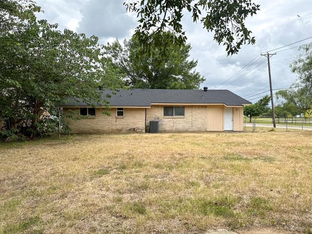Building Photo - 701 Tanglewood Dr