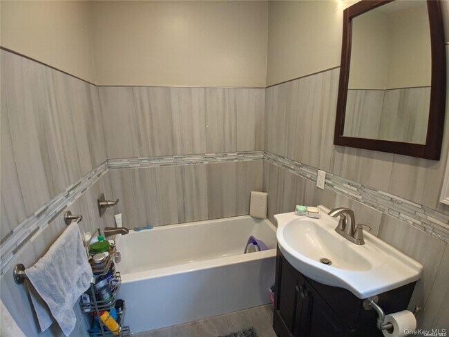 Building Photo - 535 E Walnut St