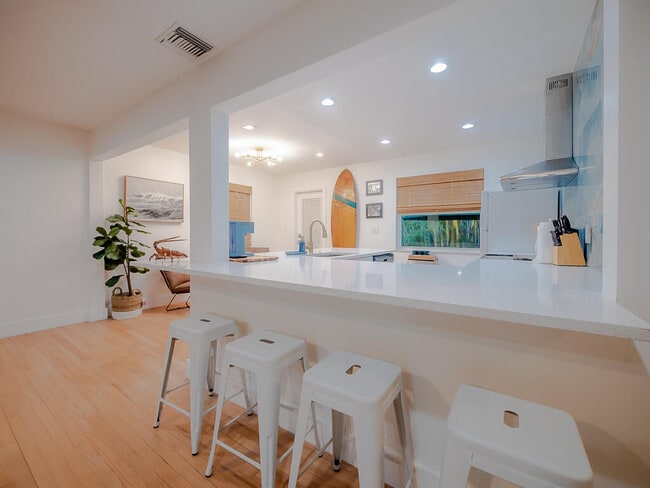 Building Photo - 418 N Palmway