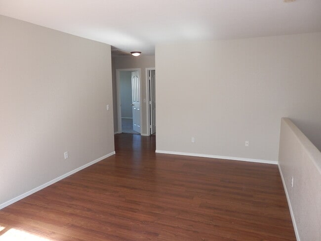 Building Photo - Spacious 2-Story Home with NEW Carpet and ...