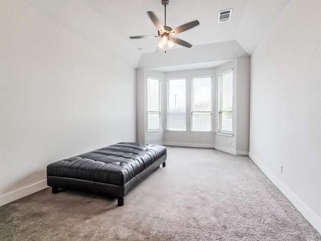 Building Photo - 5645 Bellissima Way