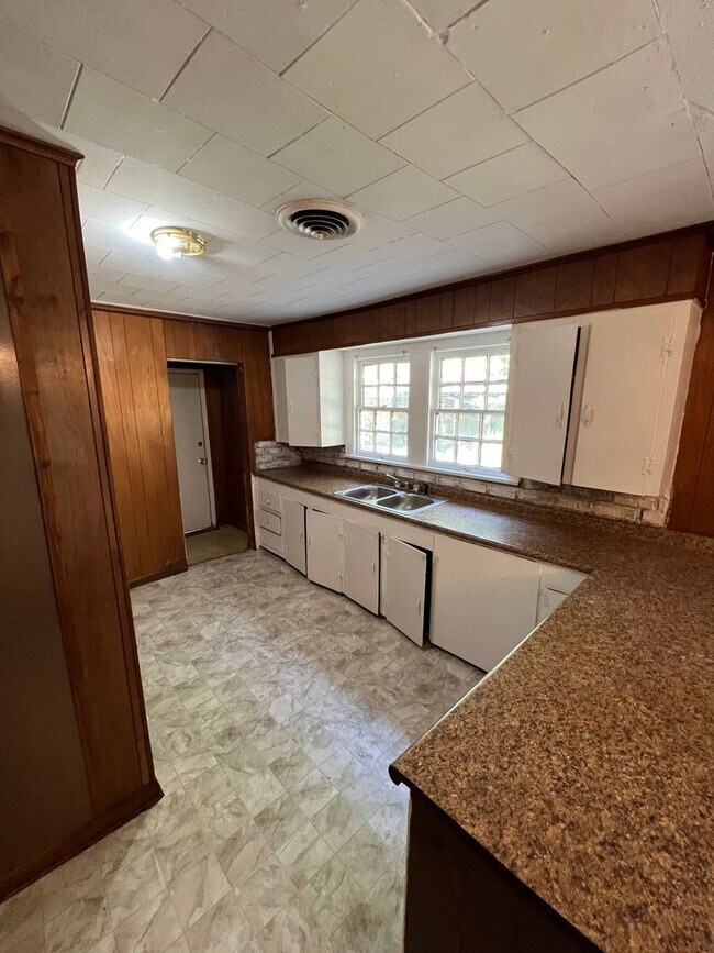 Building Photo - 2511 Quinton St