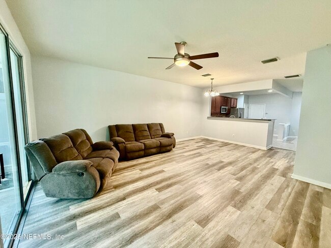 Building Photo - 6967 Roundleaf Dr