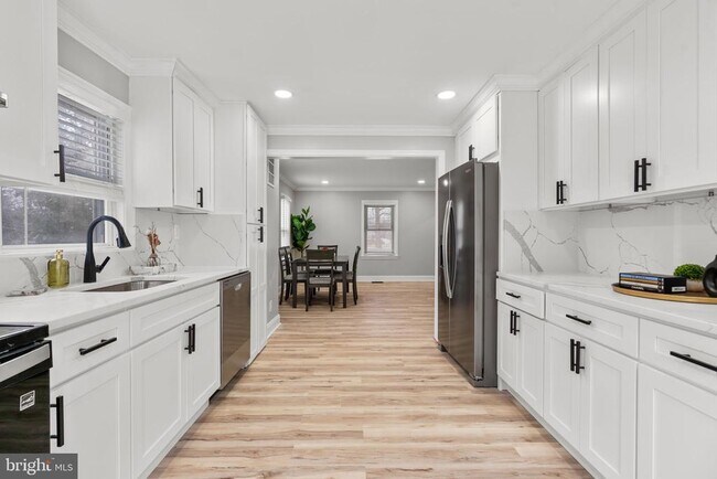 Building Photo - 10530 Scaggsville Rd