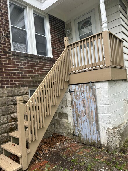 Building Photo - 572 Princeton Blvd