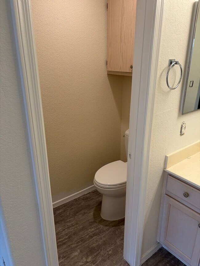 Building Photo - 55+ 2 Bed 2 bath home!