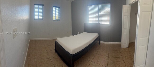 Building Photo - 3102 NE 3rd Dr