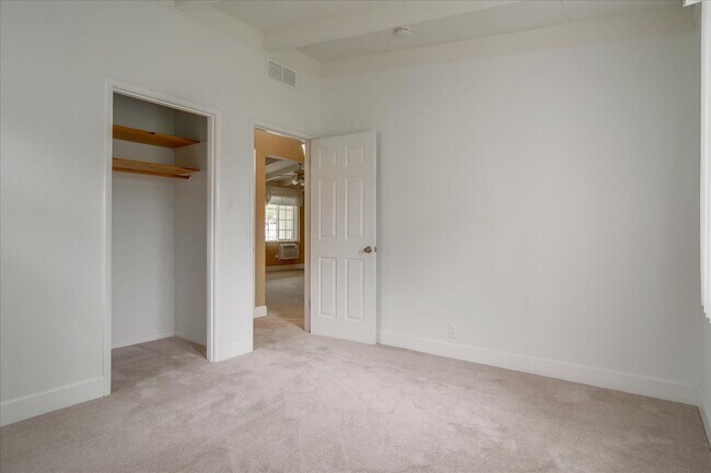 Building Photo - 10082 Endfield Way