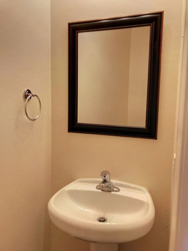 Building Photo - 765 Canyon Oak Loop