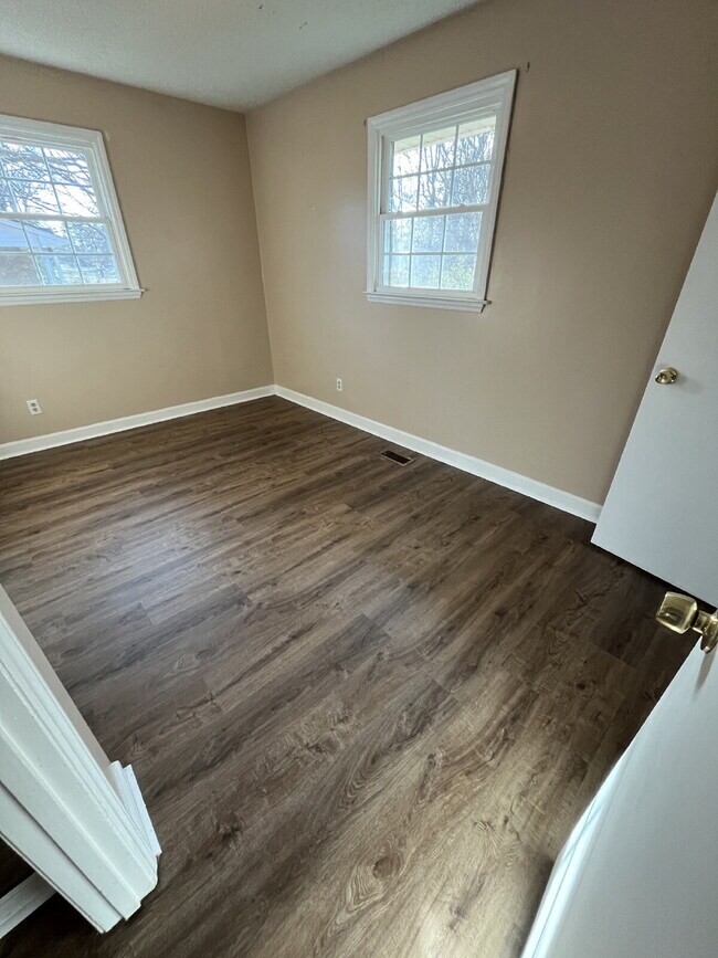 Building Photo - 3935 Yokley St