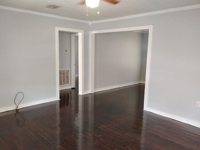 Building Photo - 1503 W 6th St