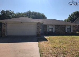 Building Photo - 5405 Hooper Dr