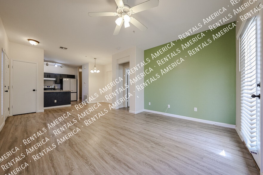 Building Photo - 2831 E Southern Ave