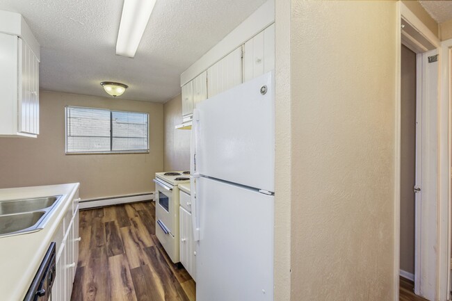 Building Photo - Spacious 1 Bedroom in Capitol Hill!