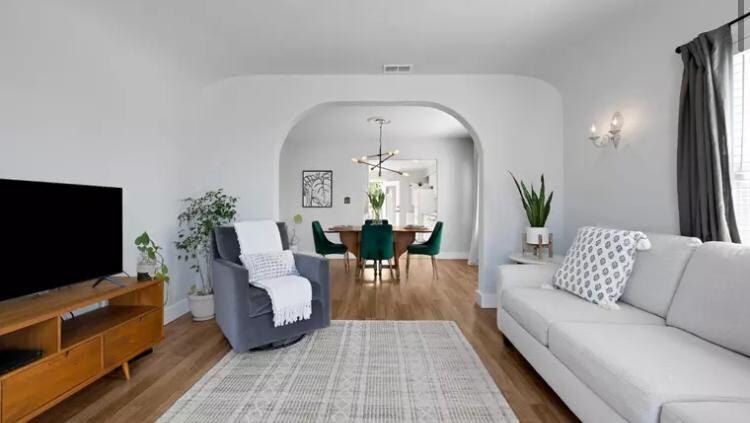 Building Photo - 5230 15th Ave