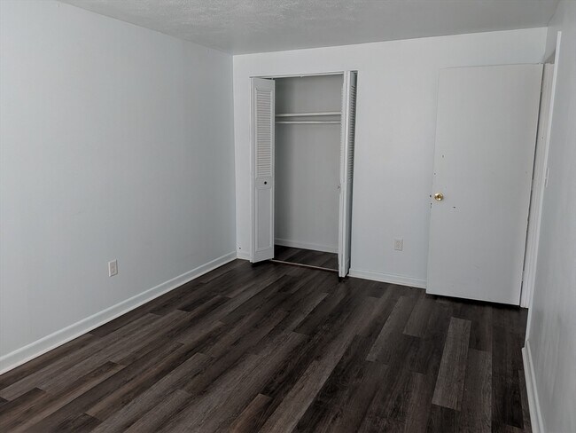 Building Photo - 83R Hobart St