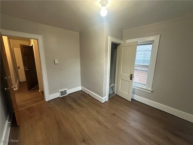 Building Photo - 523 Gage St