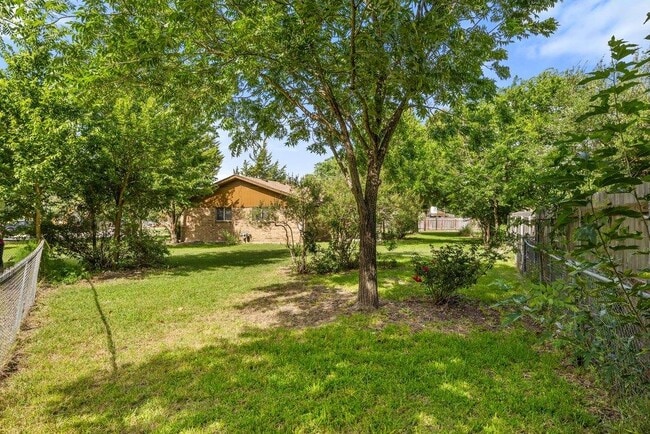 Building Photo - 704 Brookwood Cir